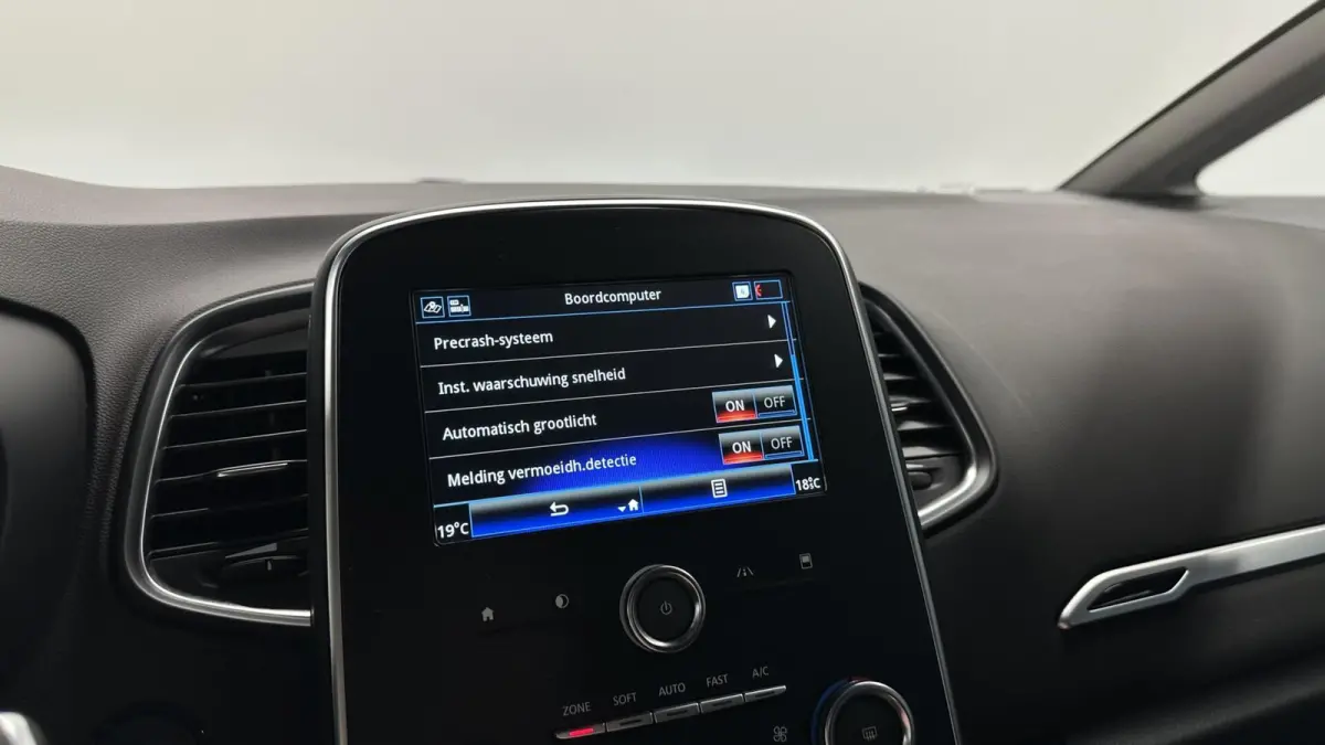 1.3 TCe Business Zen NAVI CARPLAY CRUISE ECC.