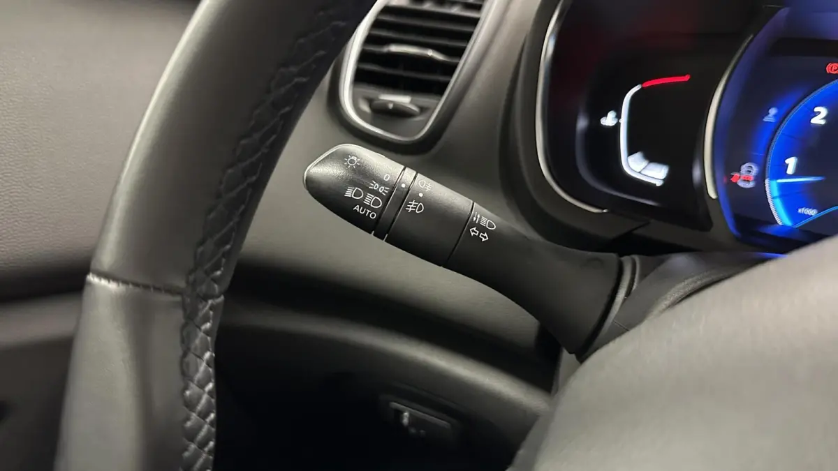 1.3 TCe Business Zen NAVI CARPLAY CRUISE ECC.