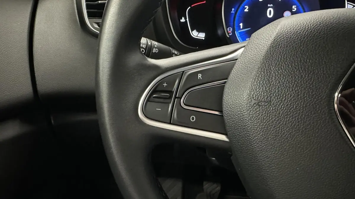 1.3 TCe Business Zen NAVI CARPLAY CRUISE ECC.