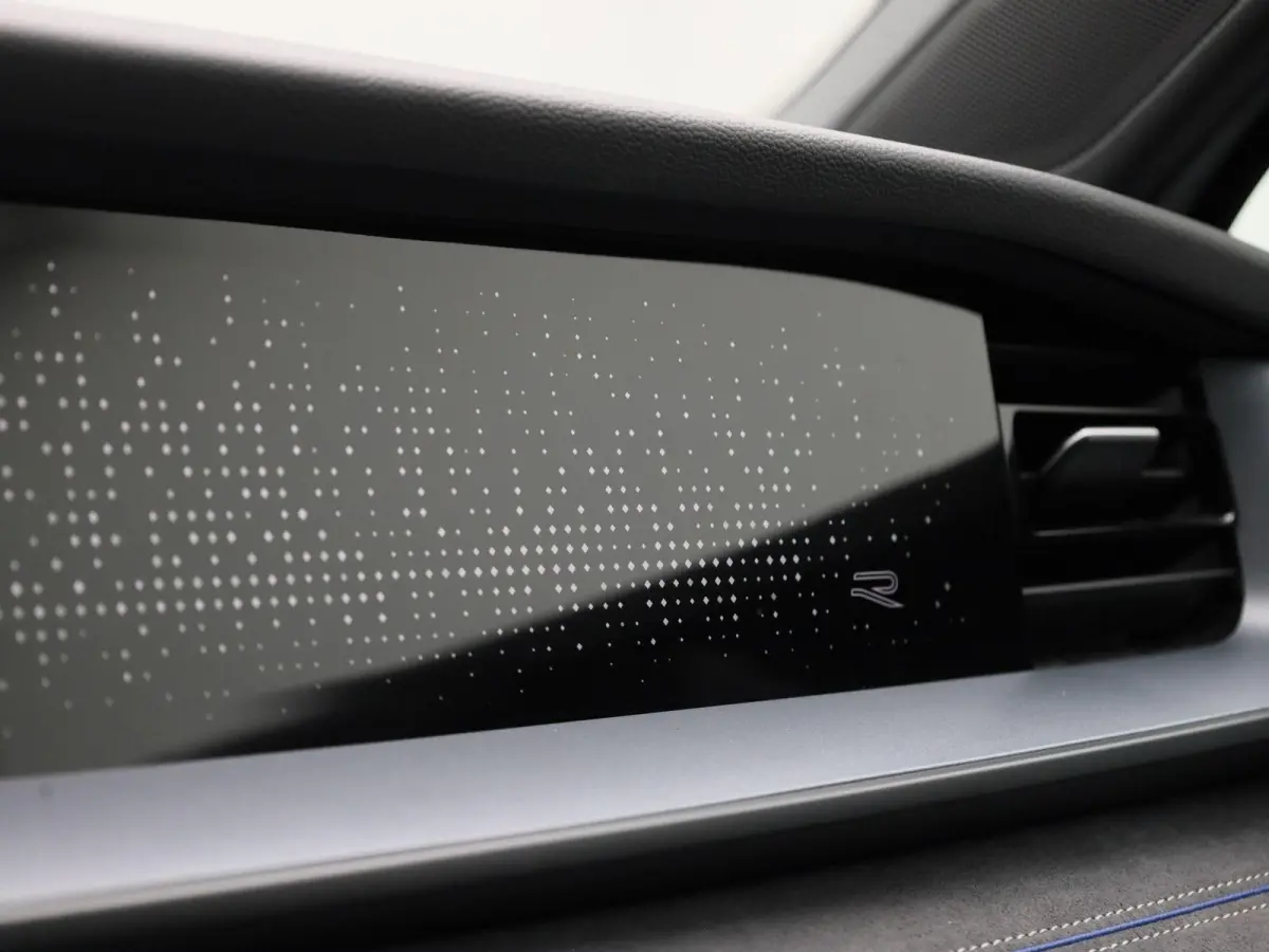 1.5 eHybrid R-Line Edition 272 PK| SoH 100% | Trekhaak | 360 Camera | Travelassist | Stoelverwarming | Stuurwielverwarming | Black Style