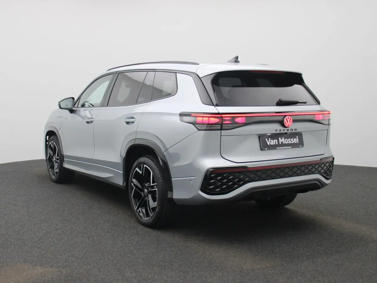 1.5 eHybrid R-Line Edition 272 PK| SoH 100% | Trekhaak | 360 Camera | Travelassist | Stoelverwarming | Stuurwielverwarming | Black Style