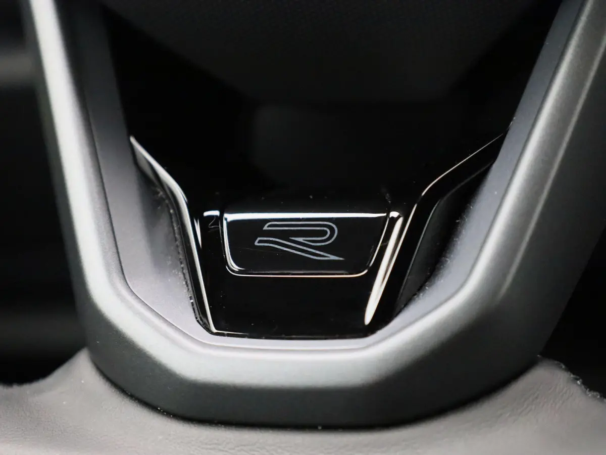 1.5 eHybrid R-Line Edition 272 PK| SoH 100% | Trekhaak | 360 Camera | Travelassist | Stoelverwarming | Stuurwielverwarming | Black Style