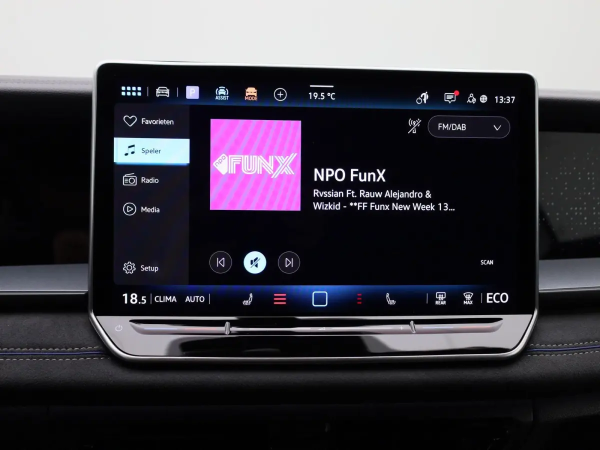1.5 eHybrid R-Line Edition 272 PK| SoH 100% | Trekhaak | 360 Camera | Travelassist | Stoelverwarming | Stuurwielverwarming | Black Style