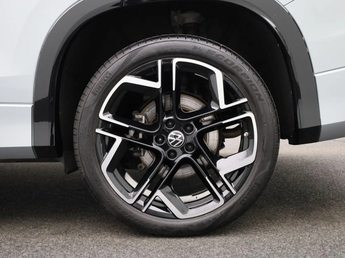1.5 eHybrid R-Line Edition 272 PK| SoH 100% | Trekhaak | 360 Camera | Travelassist | Stoelverwarming | Stuurwielverwarming | Black Style