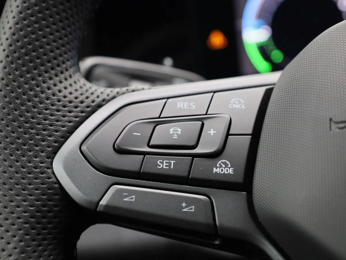 1.5 eHybrid R-Line Edition 272 PK| SoH 100% | Trekhaak | 360 Camera | Travelassist | Stoelverwarming | Stuurwielverwarming | Black Style