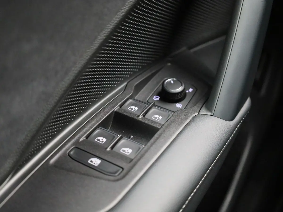 1.5 eHybrid R-Line Edition 272 PK| SoH 100% | Trekhaak | 360 Camera | Travelassist | Stoelverwarming | Stuurwielverwarming | Black Style