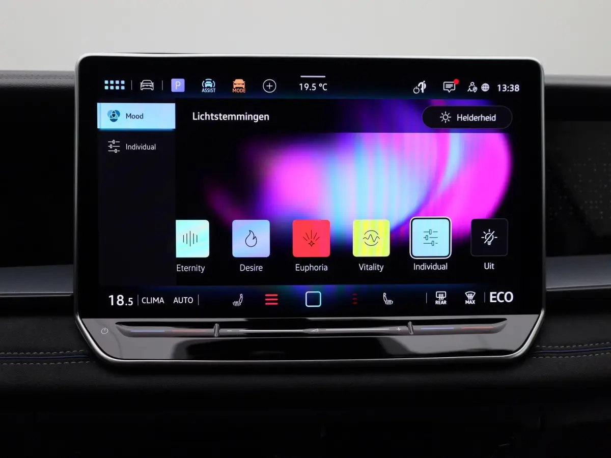 1.5 eHybrid R-Line Edition 272 PK| SoH 100% | Trekhaak | 360 Camera | Travelassist | Stoelverwarming | Stuurwielverwarming | Black Style
