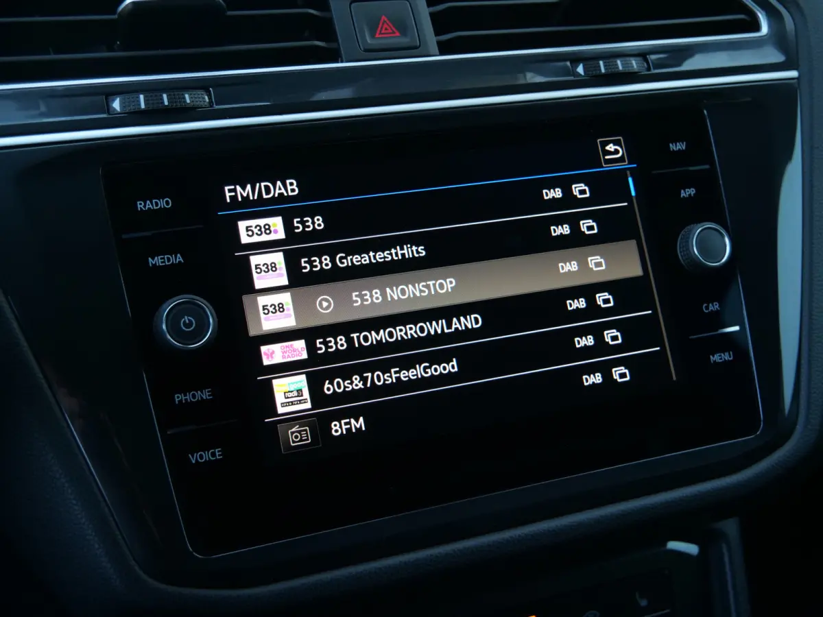 1.5 TSI R-Line Business 150 Pk Automaat Navi / DAB / Apple Carplay / Camera's / 19 inch