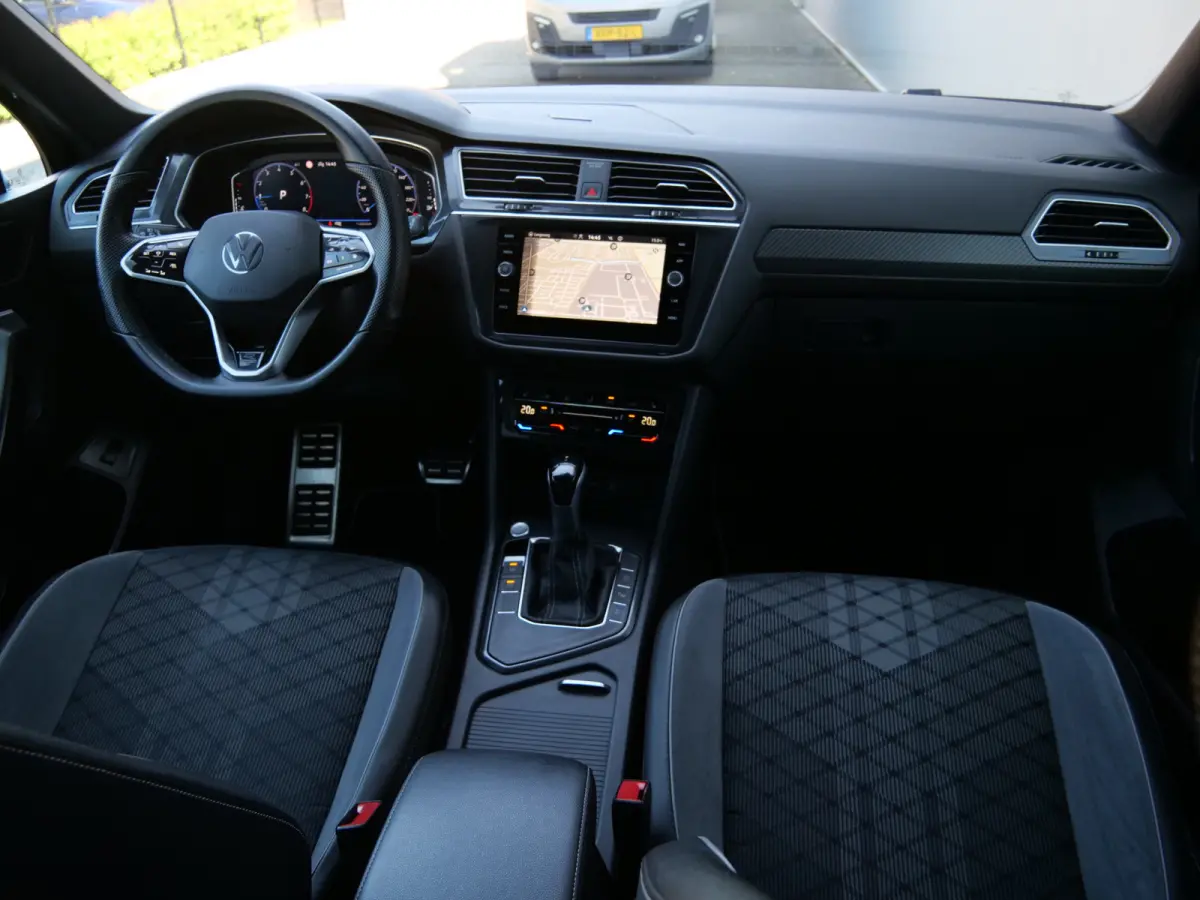 1.5 TSI R-Line Business 150 Pk Automaat Navi / DAB / Apple Carplay / Camera's / 19 inch
