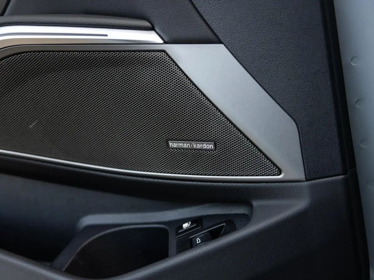 330e | DIRECT BESCHIKBAAR | NW MODEL | M-SPORT | HARMAN KARDON | 19 INCH JET BLACK | BROOKLYN GRAU | SHADOWLINE | PANORAMA/SCHUIF-KANTELDAK | COMFORT ACCES | DRIVING ASSISTANT | ADAPTIEVE CR