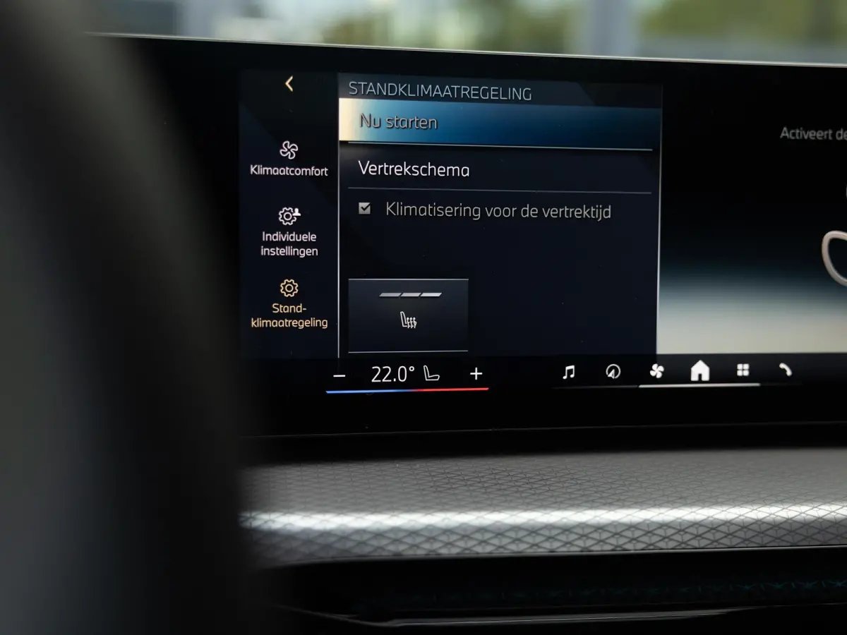 330e | DIRECT BESCHIKBAAR | NW MODEL | M-SPORT | HARMAN KARDON | 19 INCH JET BLACK | BROOKLYN GRAU | SHADOWLINE | PANORAMA/SCHUIF-KANTELDAK | COMFORT ACCES | DRIVING ASSISTANT | ADAPTIEVE CR