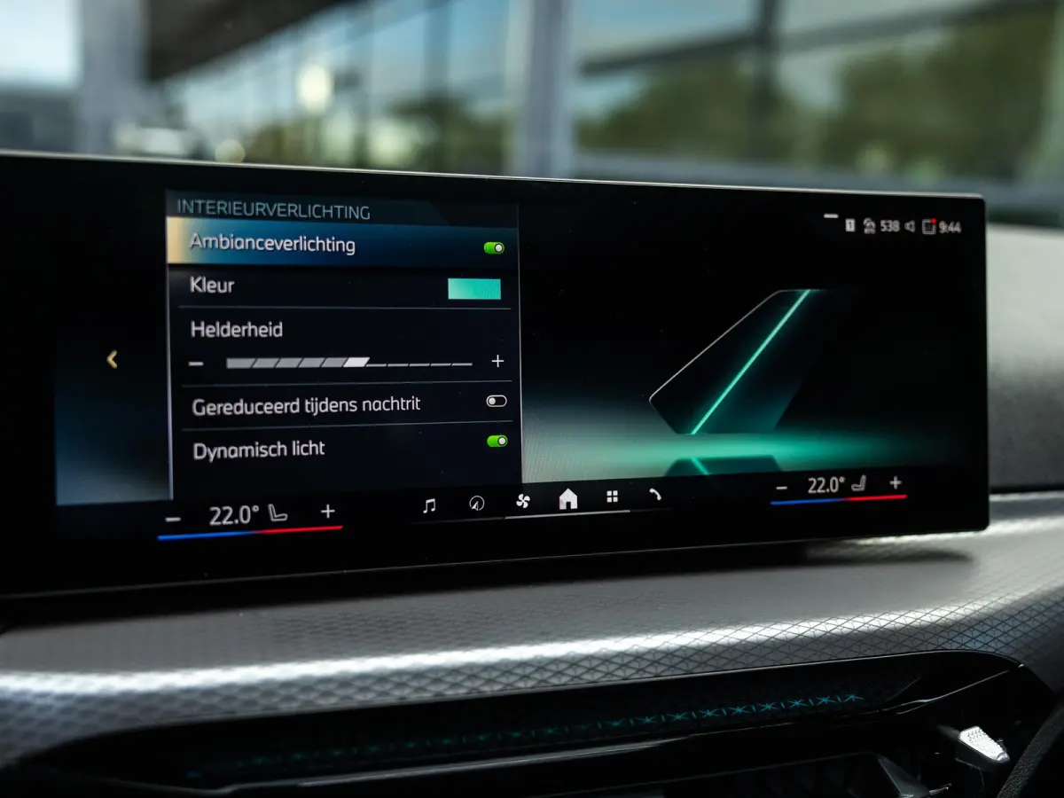 330e | DIRECT BESCHIKBAAR | NW MODEL | M-SPORT | HARMAN KARDON | 19 INCH JET BLACK | BROOKLYN GRAU | SHADOWLINE | PANORAMA/SCHUIF-KANTELDAK | COMFORT ACCES | DRIVING ASSISTANT | ADAPTIEVE CR