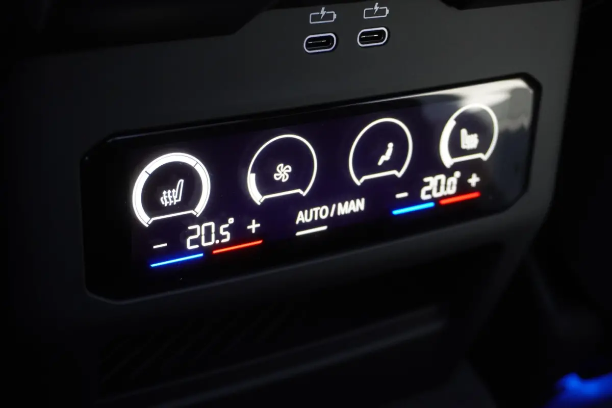 Sedan Bowers & Wilkins Surround Sound System | Glazen panoramadak | Driving Assistant Professional | M Driver's Pack | Comfort Access | Stuurwielrand verwarmd