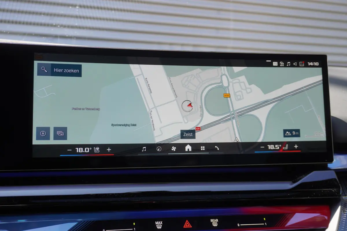 Sedan Bowers & Wilkins Surround Sound System | Glazen panoramadak | Driving Assistant Professional | M Driver's Pack | Comfort Access | Stuurwielrand verwarmd