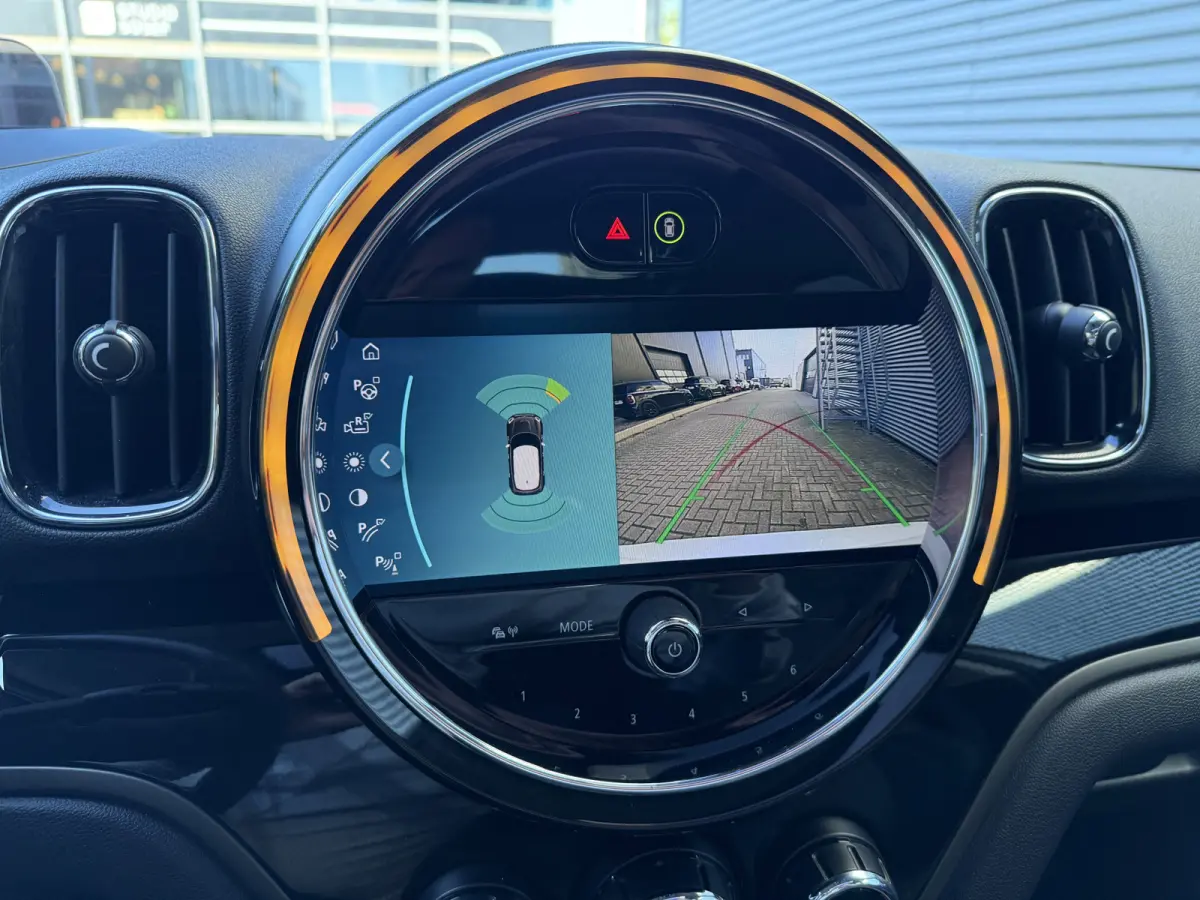 2.0 Cooper SE ALL4 Pano/H&K/Camera/Apple