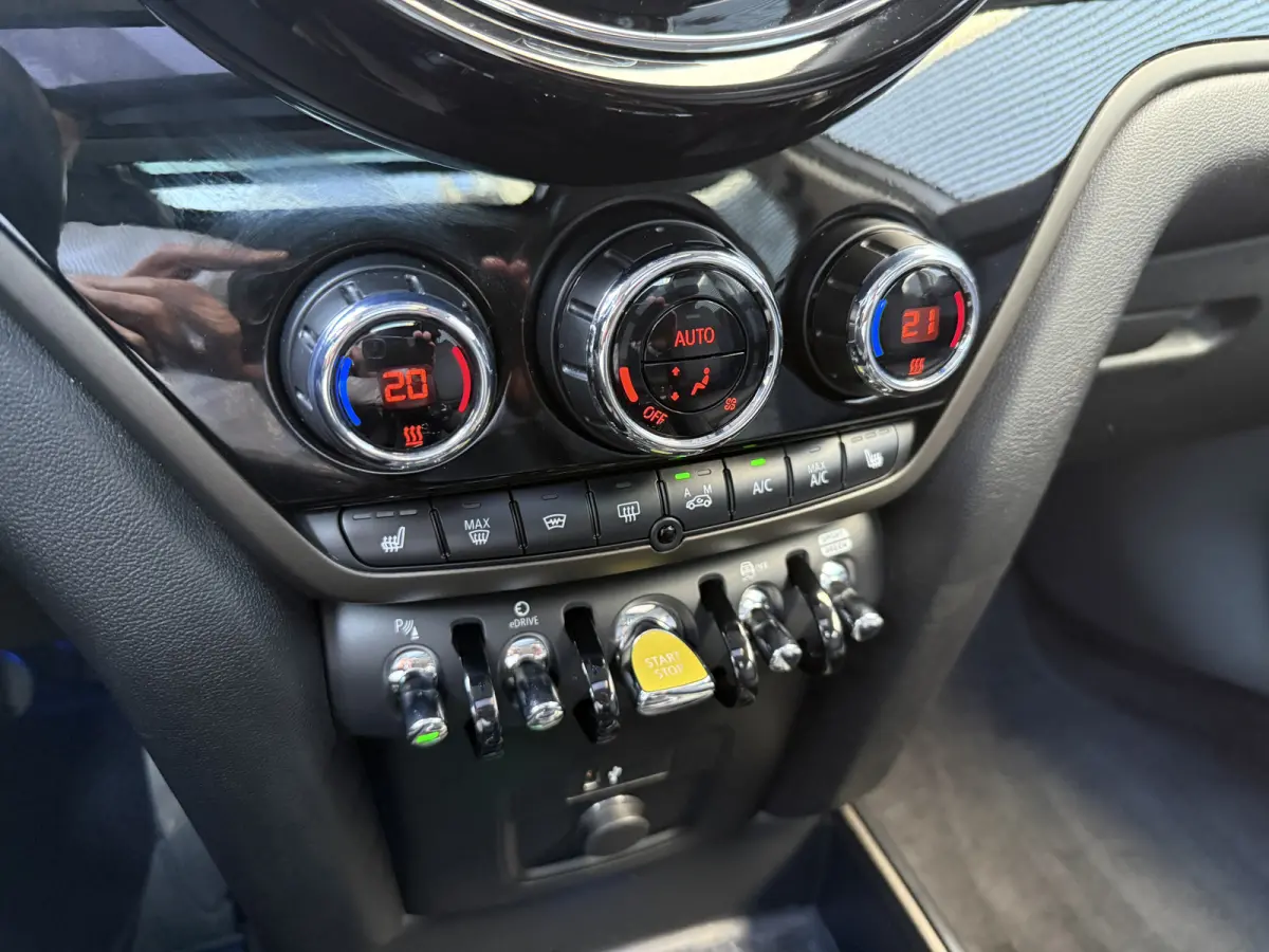 2.0 Cooper SE ALL4 Pano/H&K/Camera/Apple