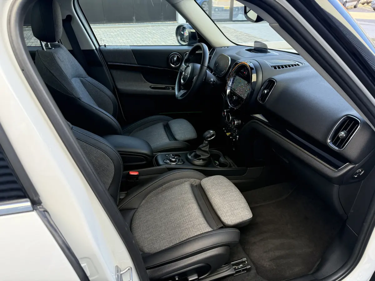 2.0 Cooper SE ALL4 Pano/H&K/Camera/Apple
