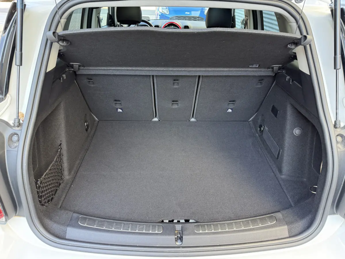 2.0 Cooper SE ALL4 Pano/H&K/Camera/Apple