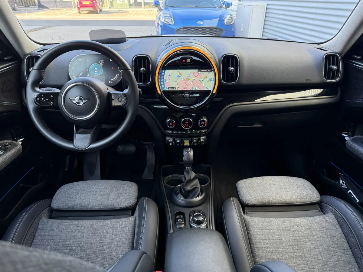 2.0 Cooper SE ALL4 Pano/H&K/Camera/Apple