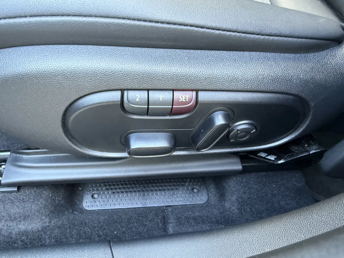 2.0 Cooper SE ALL4 Pano/H&K/Camera/Apple