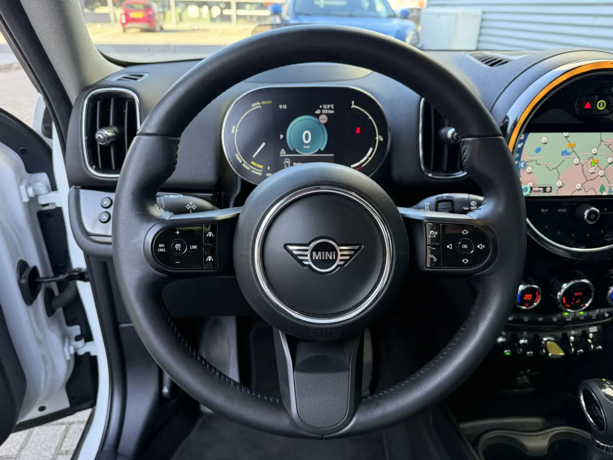 2.0 Cooper SE ALL4 Pano/H&K/Camera/Apple