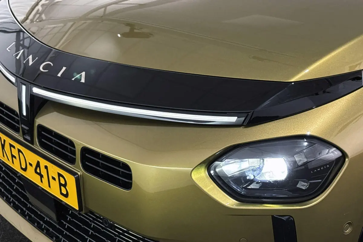 1.2 Turbo Hybrid LX 110pk / Navi / Camera / Carplay / 2+6 Jaar Garantie