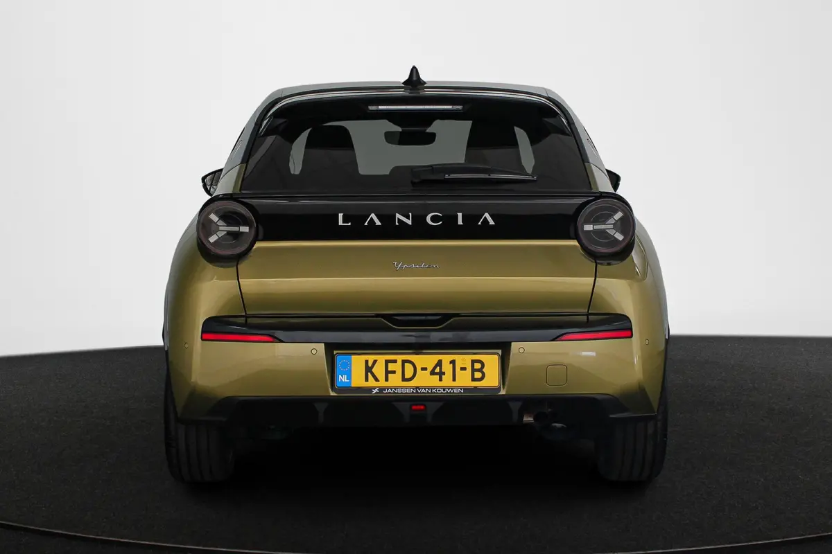 1.2 Turbo Hybrid LX 110pk / Navi / Camera / Carplay / 2+6 Jaar Garantie
