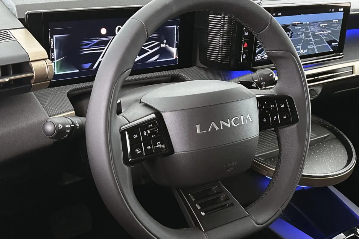 1.2 Turbo Hybrid LX 110pk / Navi / Camera / Carplay / 2+6 Jaar Garantie