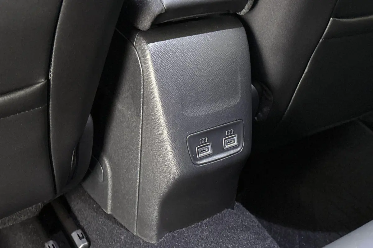 1.2 Turbo Hybrid LX 110pk / Navi / Camera / Carplay / 2+6 Jaar Garantie