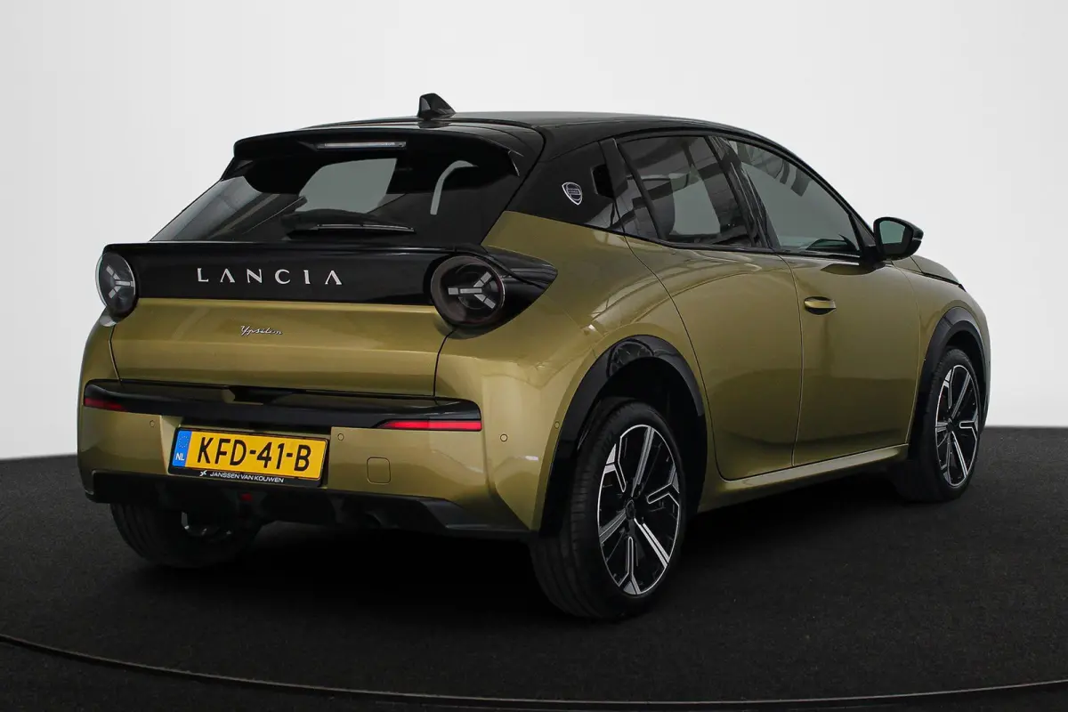 1.2 Turbo Hybrid LX 110pk / Navi / Camera / Carplay / 2+6 Jaar Garantie