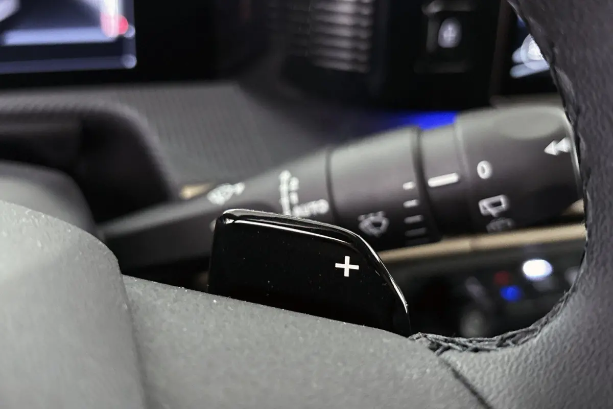 1.2 Turbo Hybrid LX 110pk / Navi / Camera / Carplay / 2+6 Jaar Garantie