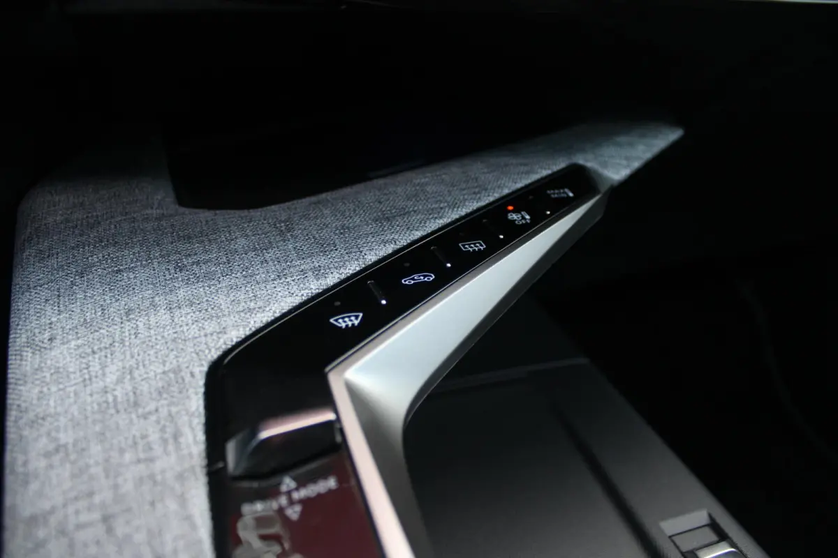 LAUNCH EDITION GT 325PK Dual Motor 73 kWh | PANORAMA SCHUIF / KANTELDAK | LEDEREN BEKLEDING NAPPA | ELEKTRISCH VERSTELBARE VOOR STOELEN, MET GEHEUGENFUNCTIE OP BESTUURDERSSTOEL | STOEL VERWA