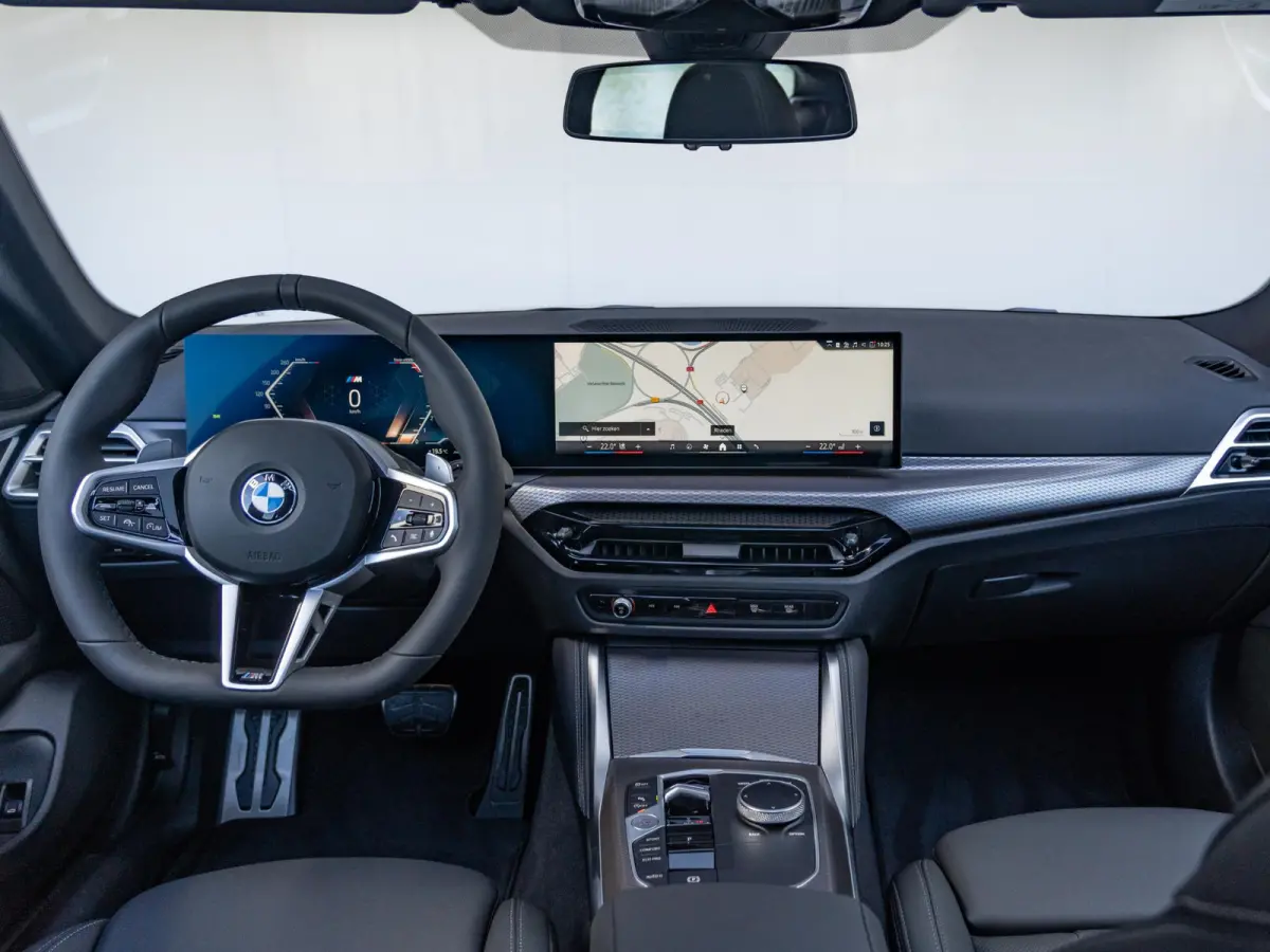 420i | M Sportpakket Pro | Driving Assistant | Achteruitrijcamera | Glazen Schuif-/Kanteldak