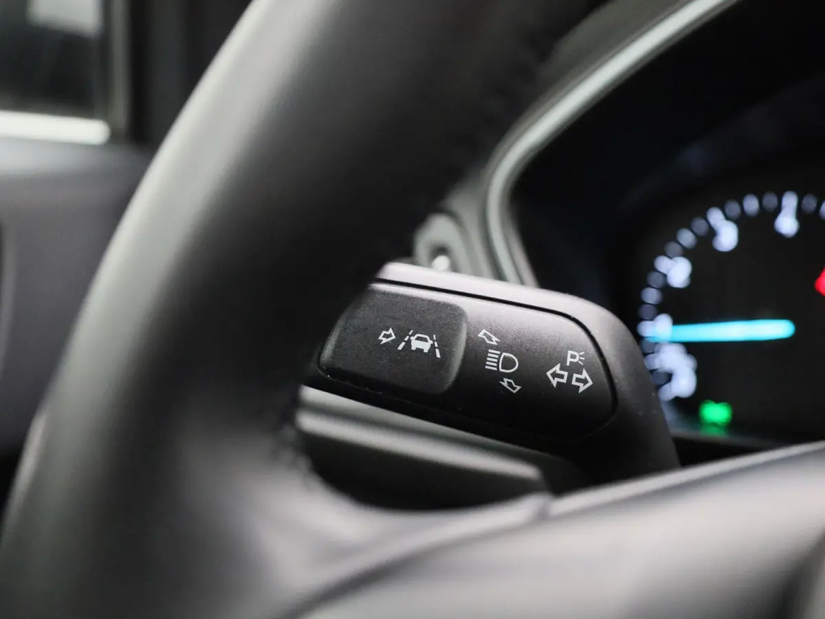 1.0 EcoBoost MHEV Connected | Navigatie | Airco | Cruise Control | Parkeersensoren |