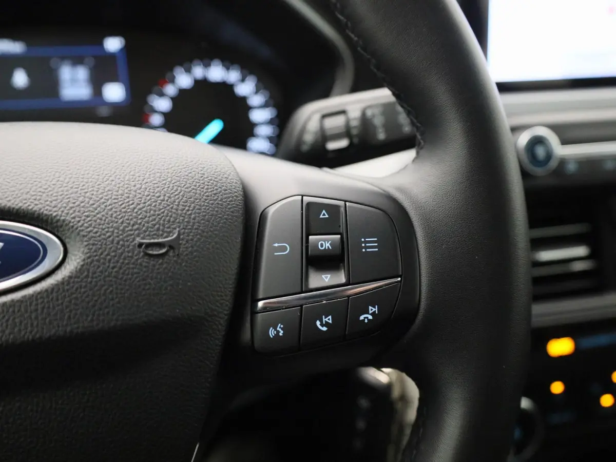 1.0 EcoBoost MHEV Connected | Navigatie | Airco | Cruise Control | Parkeersensoren |