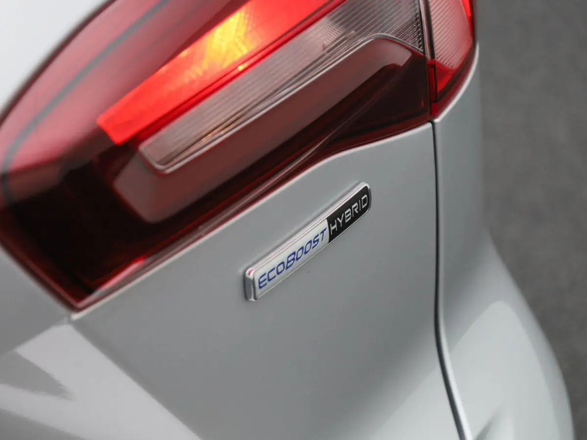 1.0 EcoBoost MHEV Connected | Navigatie | Airco | Cruise Control | Parkeersensoren |