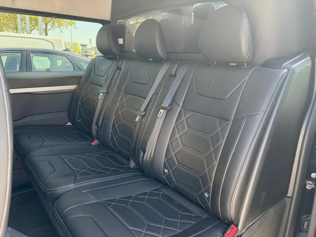 L3 136 DC 75 kWh STX Edition | Betimmering | Lederen interieur | Full Options