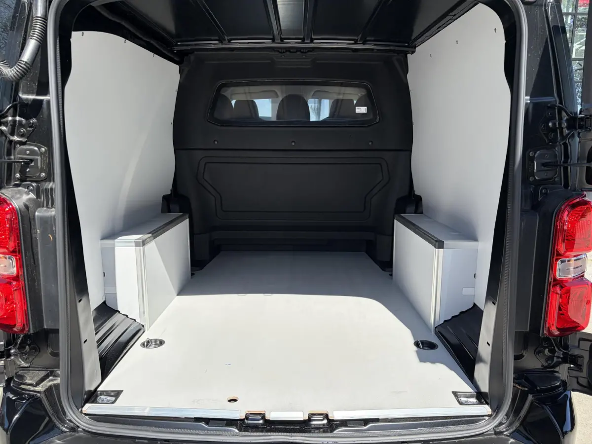 L3 136 DC 75 kWh STX Edition | Betimmering | Lederen interieur | Full Options