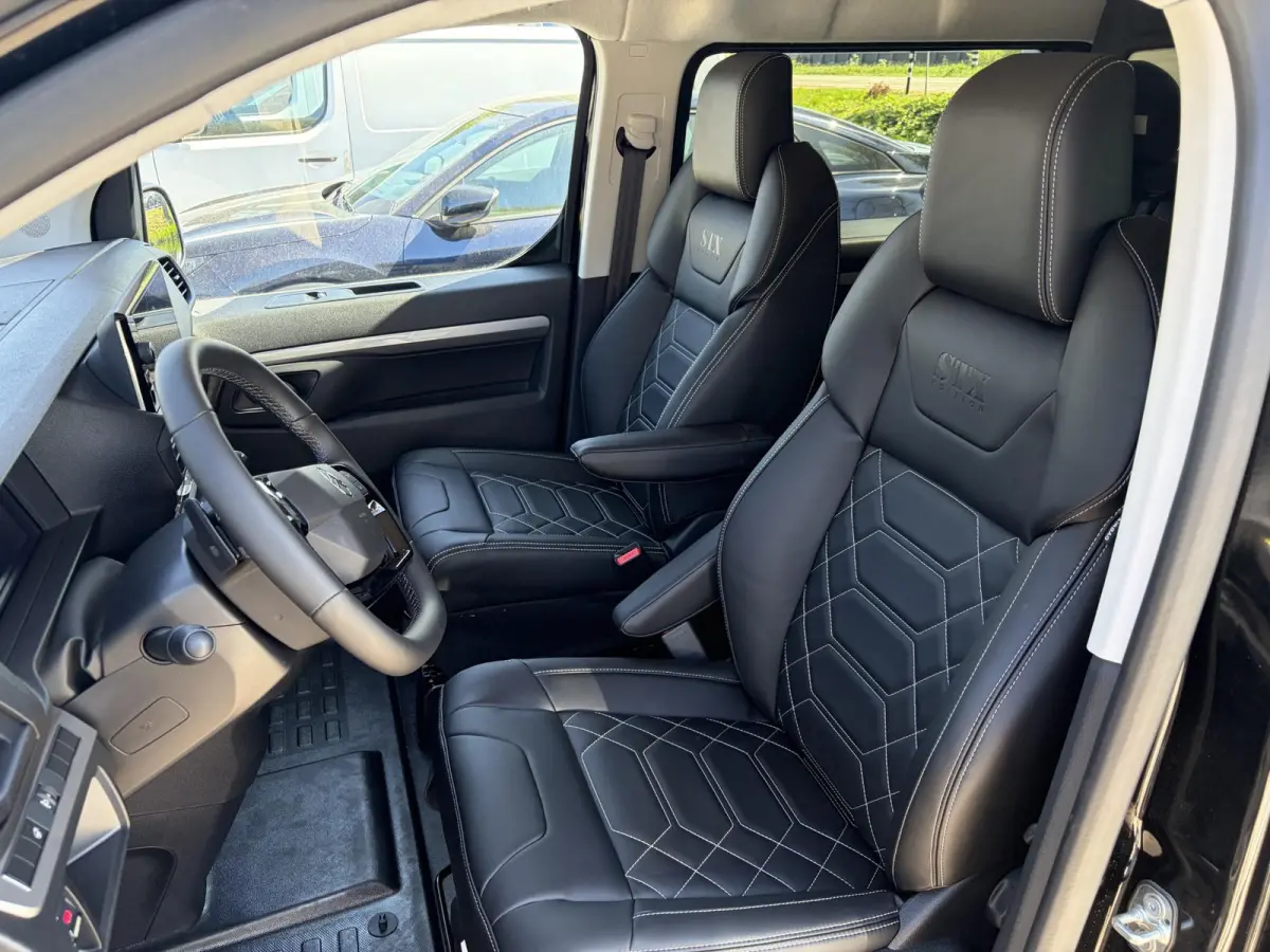 L3 136 DC 75 kWh STX Edition | Betimmering | Lederen interieur | Full Options