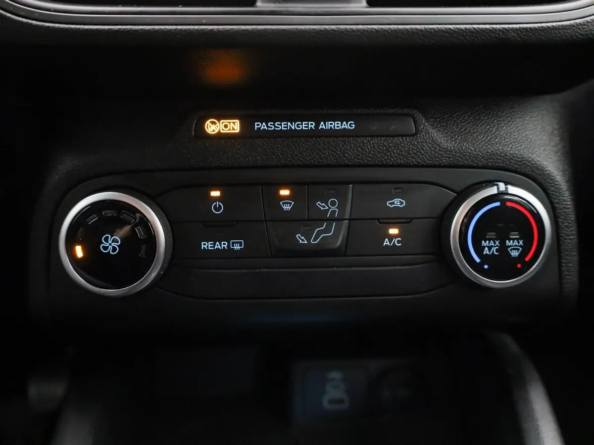 1.0 EcoBoost MHEV Connected | Navigatie | Airco | Cruise Control | Parkeersensoren |