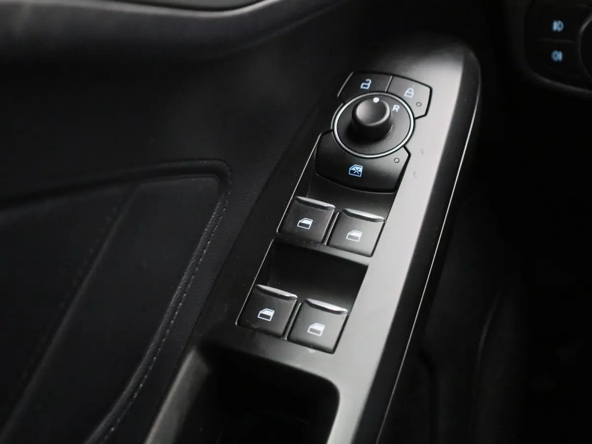 1.0 EcoBoost MHEV Connected | Navigatie | Airco | Cruise Control | Parkeersensoren |