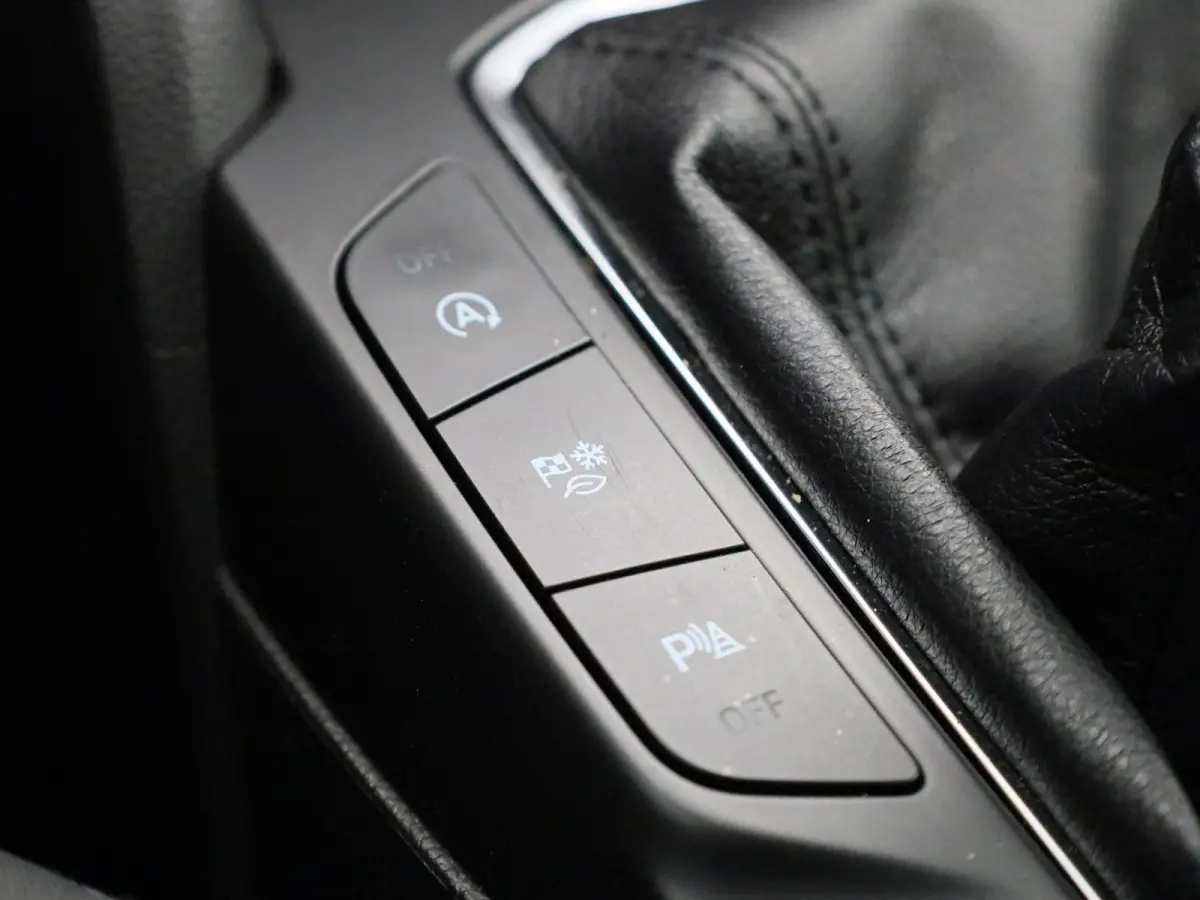 1.0 EcoBoost MHEV Connected | Navigatie | Airco | Cruise Control | Parkeersensoren |