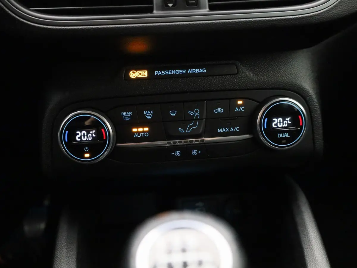 1.0 EcoBoost Hybrid Titanium Style | Navigatie | Climate Control | Parkeersensoren | Cruise Control |