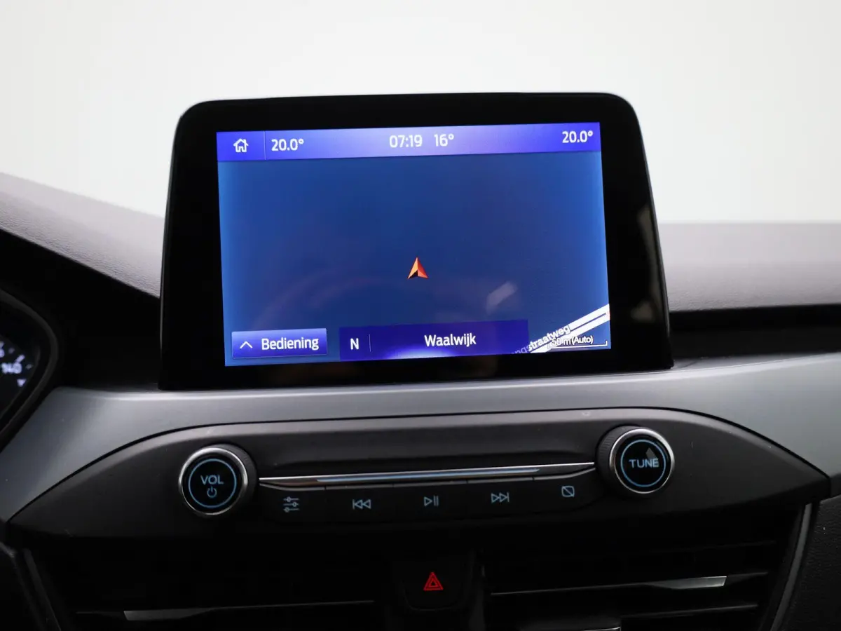 1.0 EcoBoost Hybrid Titanium Style | Navigatie | Climate Control | Parkeersensoren | Cruise Control |