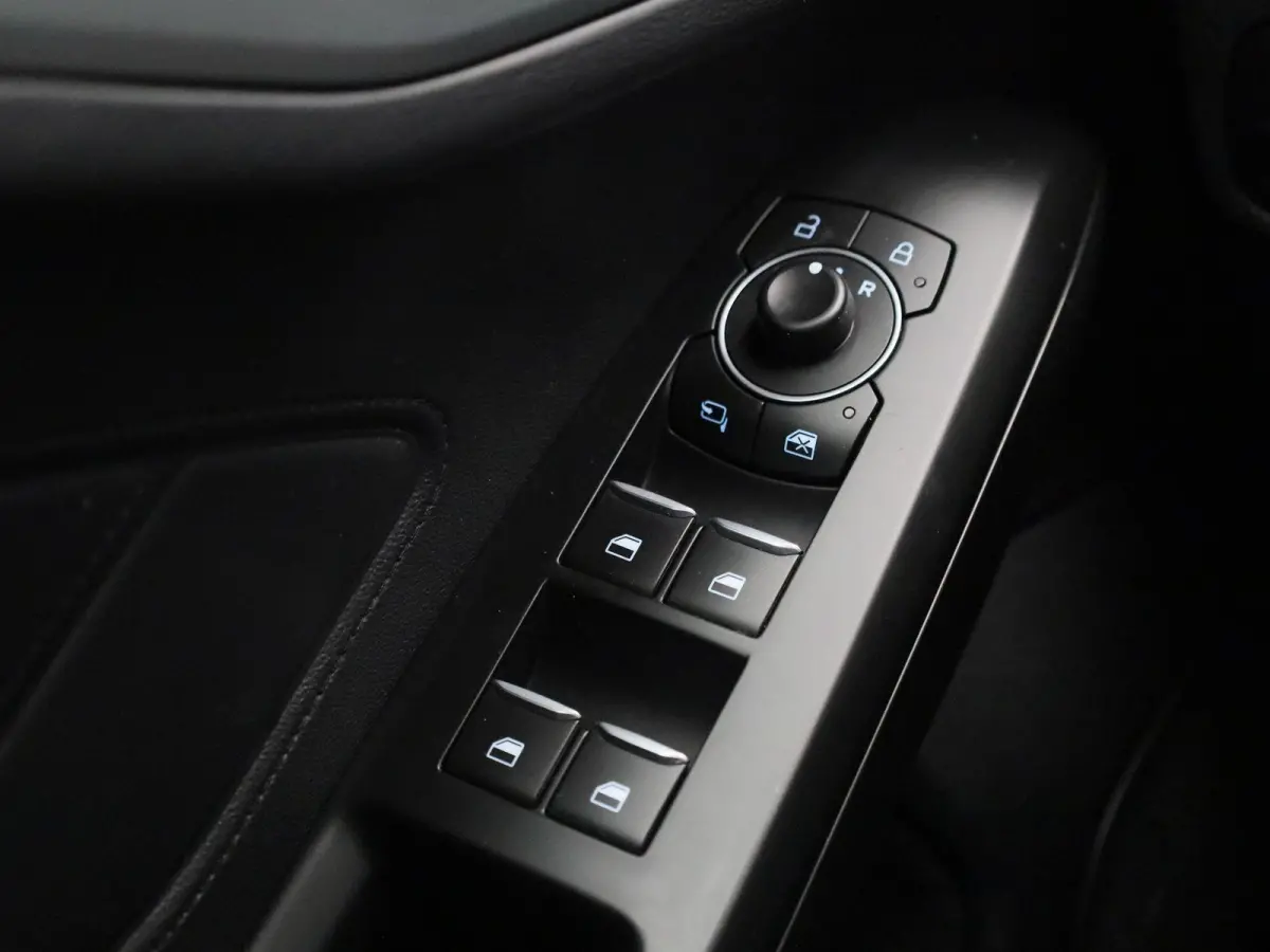 1.0 EcoBoost Hybrid Titanium Style | Navigatie | Climate Control | Parkeersensoren | Cruise Control |