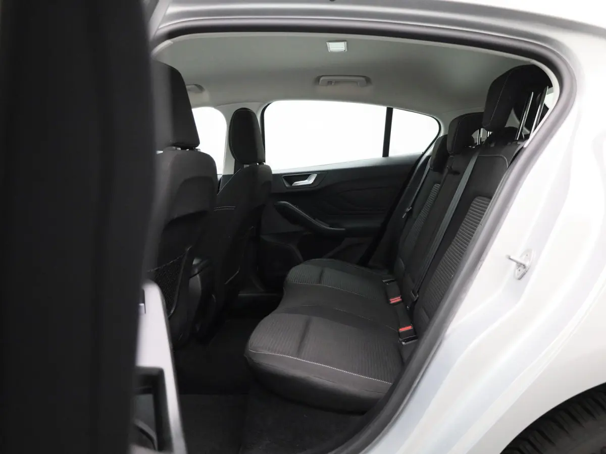 1.0 EcoBoost Hybrid Titanium Style | Navigatie | Climate Control | Parkeersensoren | Cruise Control |