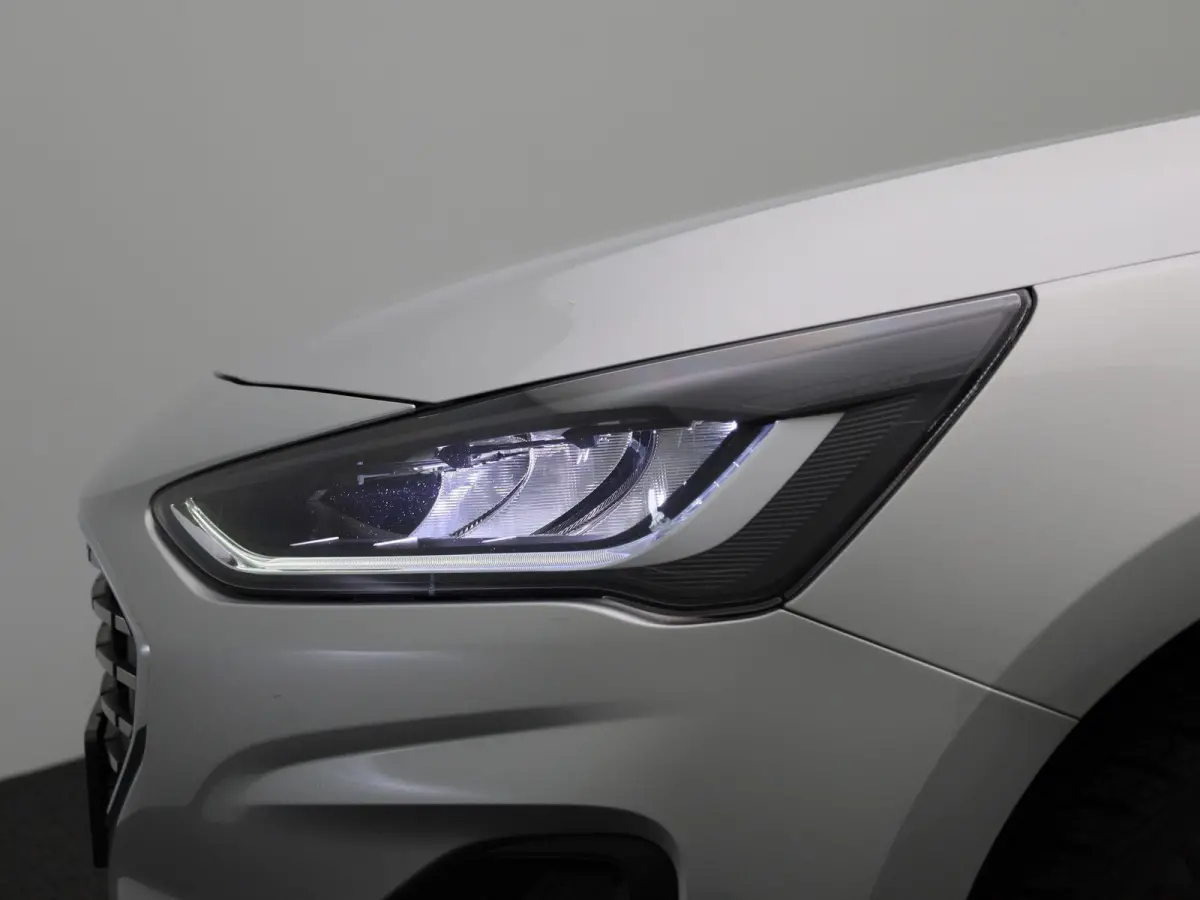 1.0 EcoBoost Hybrid Titanium Style | Navigatie | Climate Control | Parkeersensoren | Cruise Control |