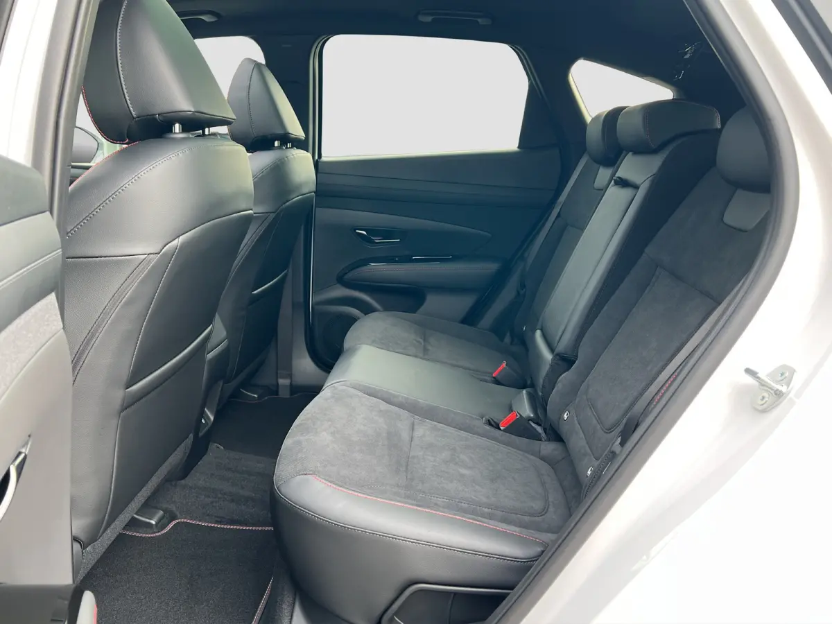 1.6 T-GDI PHEV 252pk N-Line Sky Business | Schuifdak | Dodehoekdetectie | Stoelverwarming | Stuurverwarming | Draadloos carplay | 19'' Velgen | Alcantara lederen bekleding | Camera | Premium