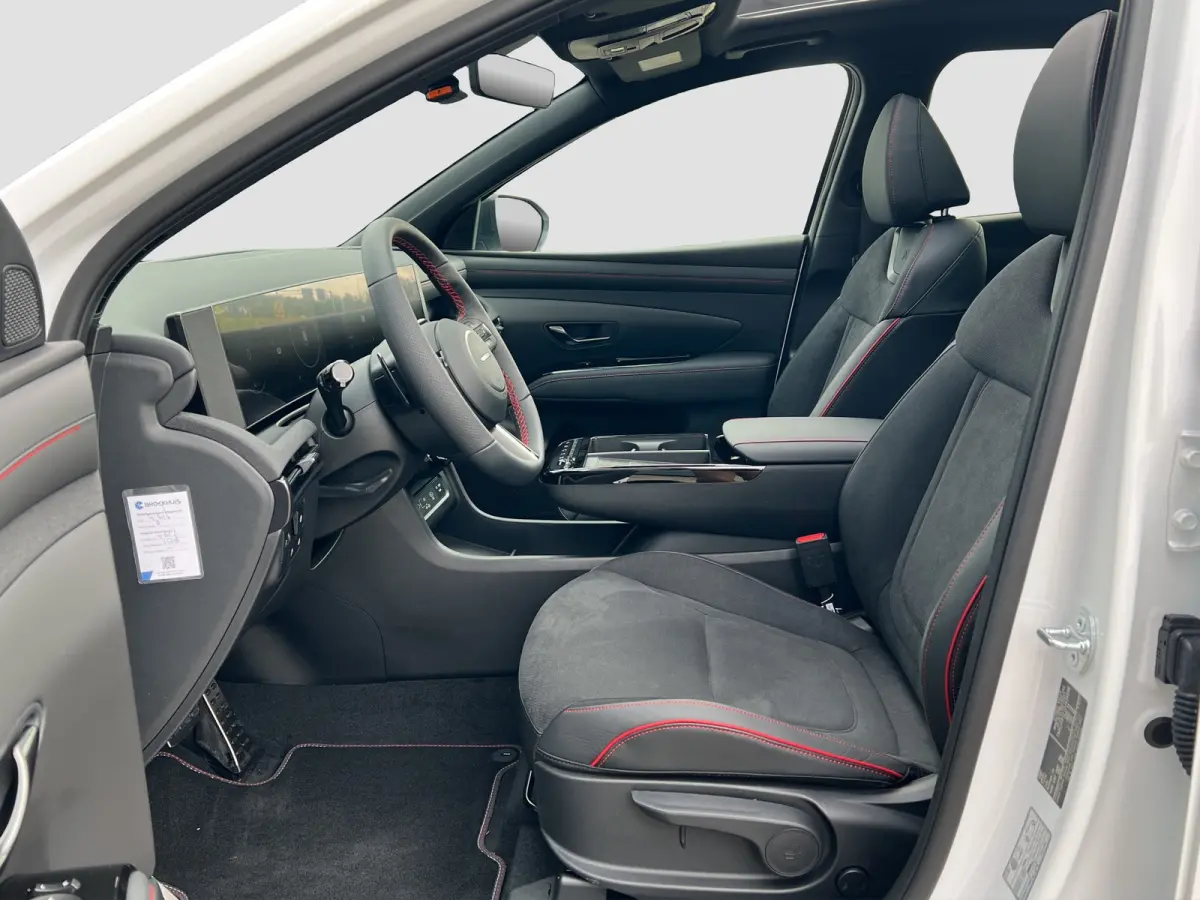 1.6 T-GDI PHEV 252pk N-Line Sky Business | Schuifdak | Dodehoekdetectie | Stoelverwarming | Stuurverwarming | Draadloos carplay | 19'' Velgen | Alcantara lederen bekleding | Camera | Premium
