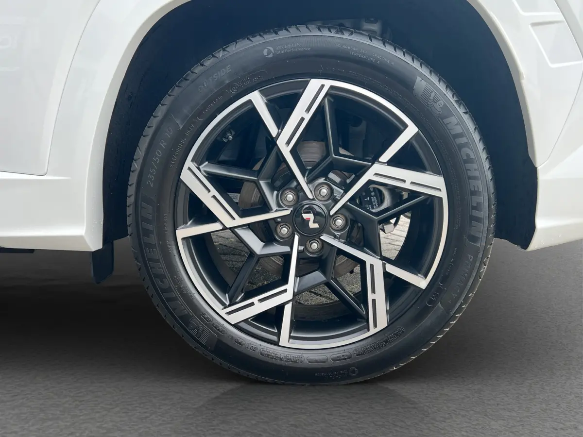 1.6 T-GDI PHEV 252pk N-Line Sky Business | Schuifdak | Dodehoekdetectie | Stoelverwarming | Stuurverwarming | Draadloos carplay | 19'' Velgen | Alcantara lederen bekleding | Camera | Premium